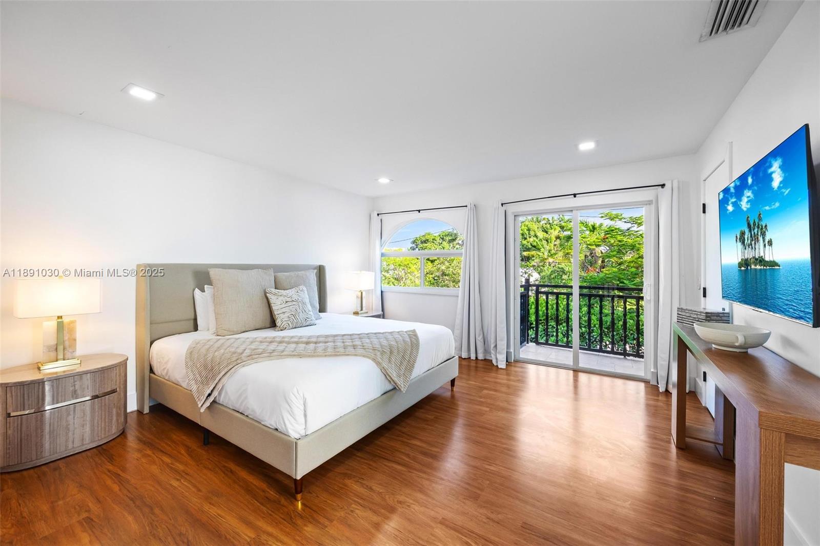 BRICKELLS ESTATES - Residential Lease