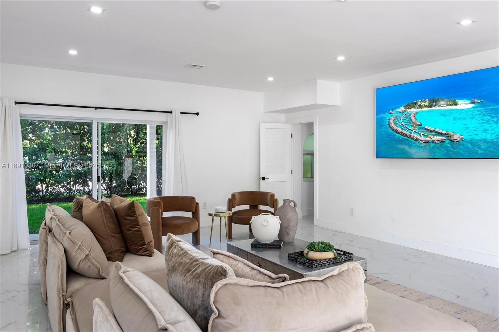 BRICKELLS ESTATES - Residential Lease
