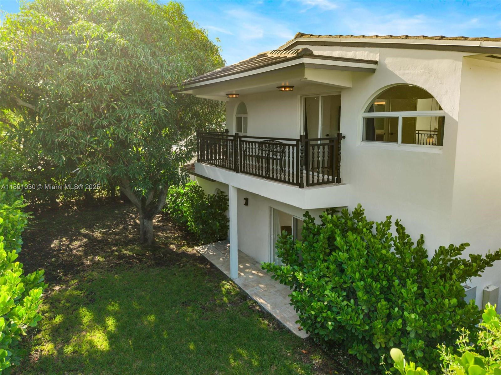 BRICKELLS ESTATES - Residential Lease