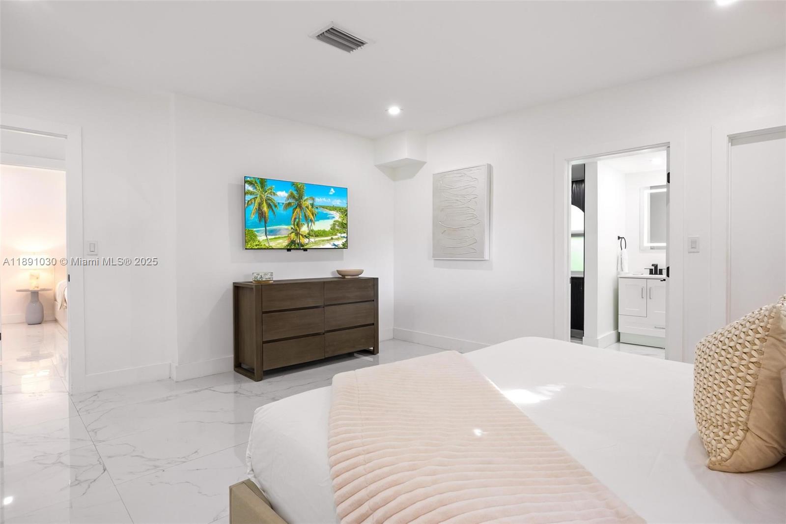 BRICKELLS ESTATES - Residential Lease