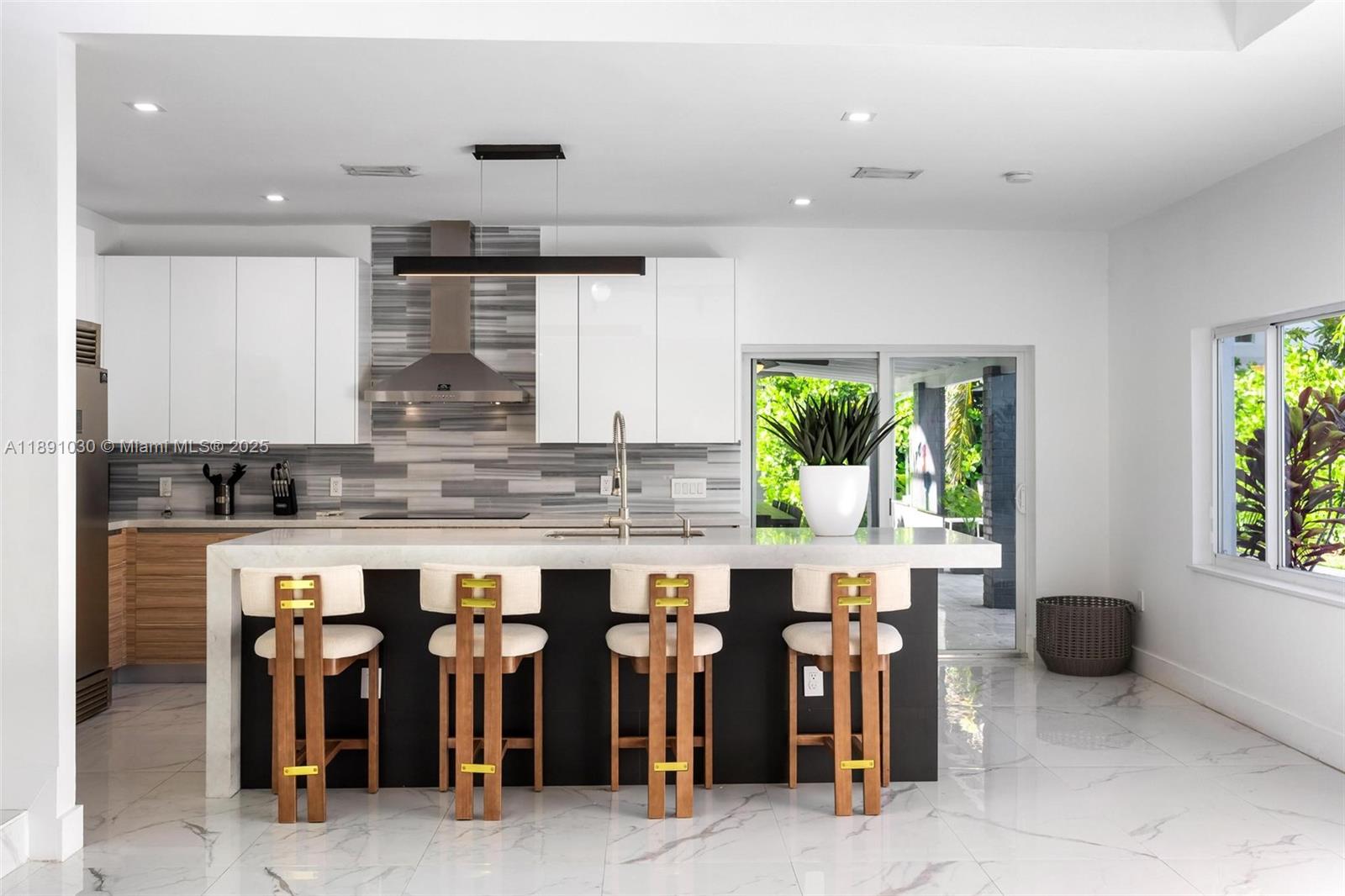 BRICKELLS ESTATES - Residential Lease