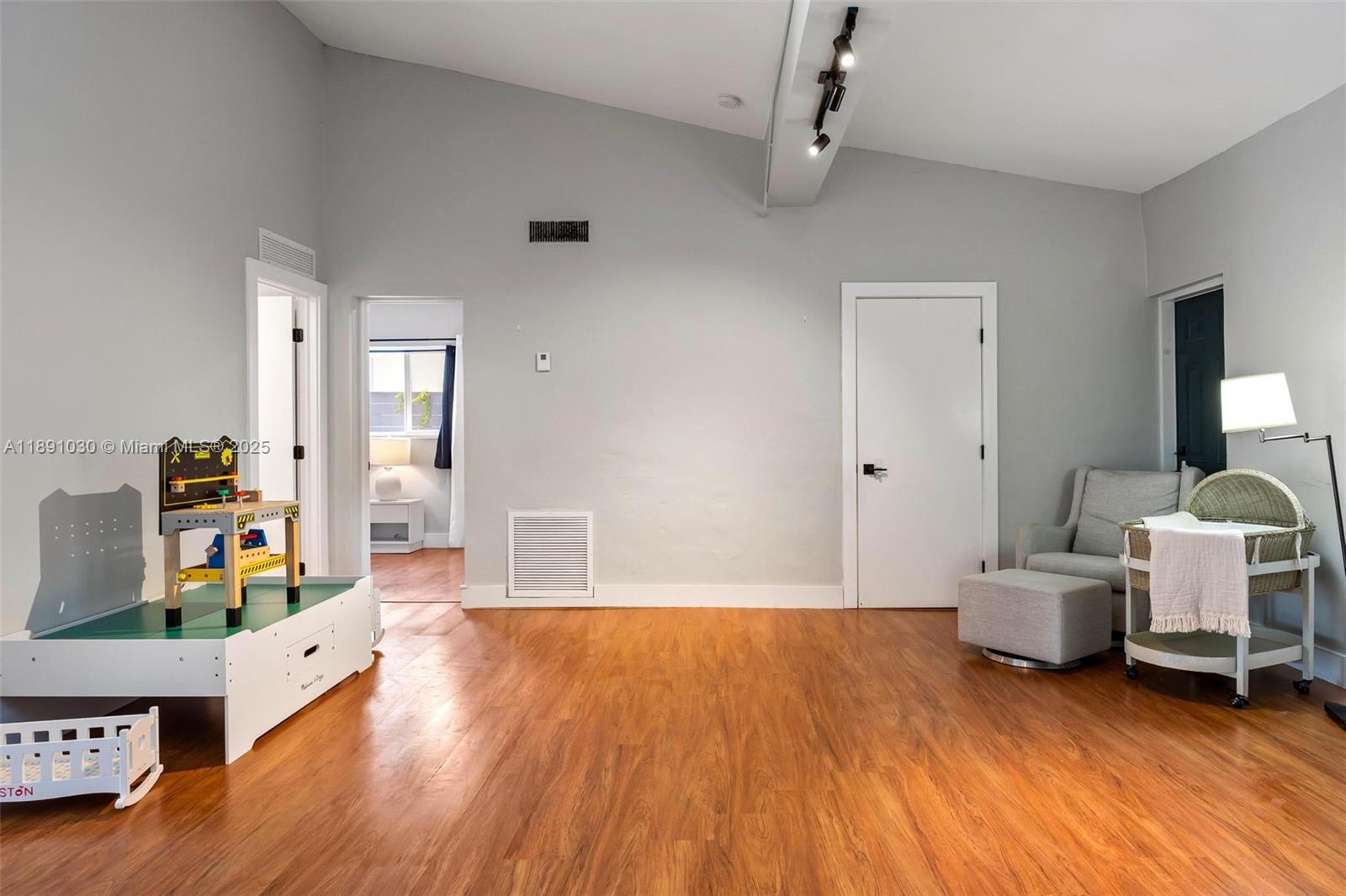 BRICKELLS ESTATES - Residential Lease