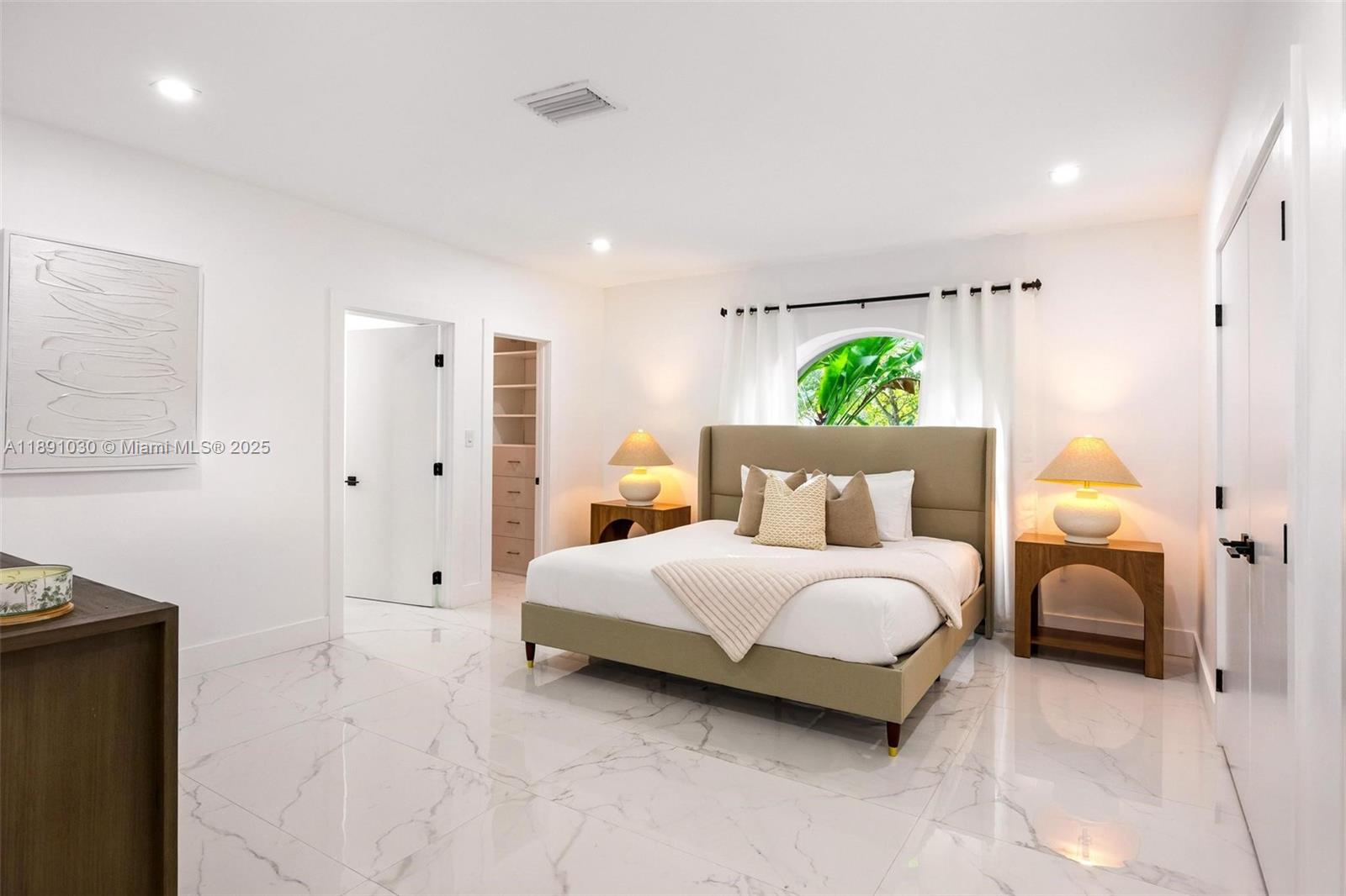 BRICKELLS ESTATES - Residential Lease