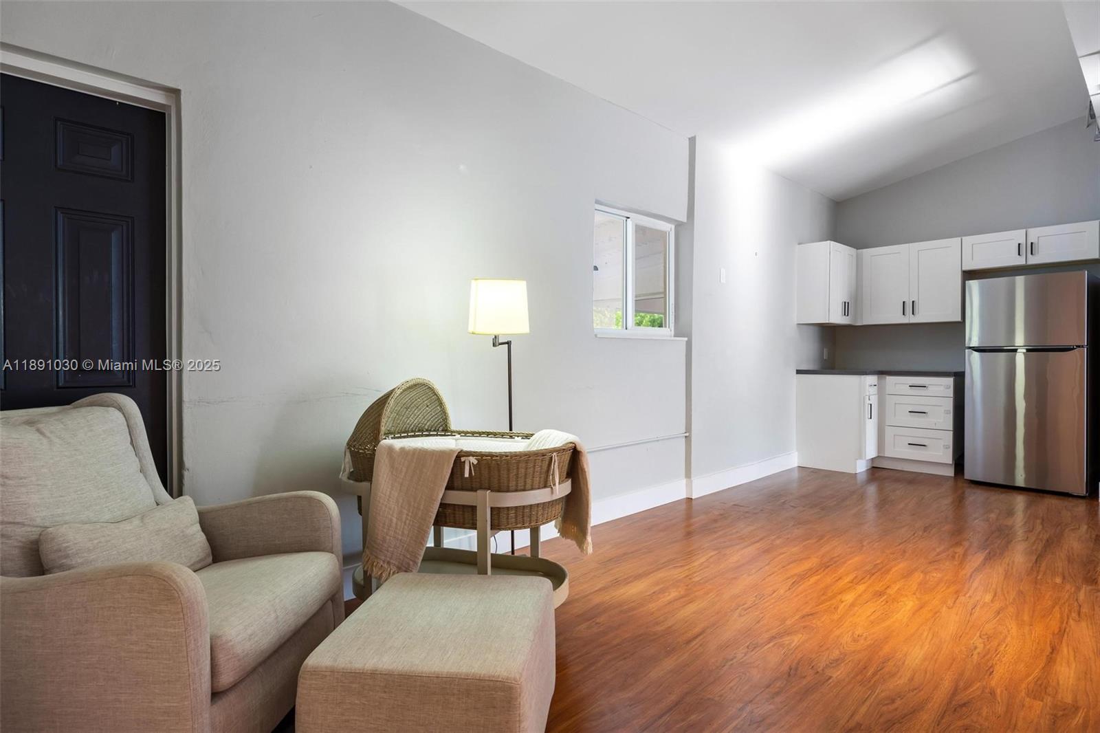 BRICKELLS ESTATES - Residential Lease