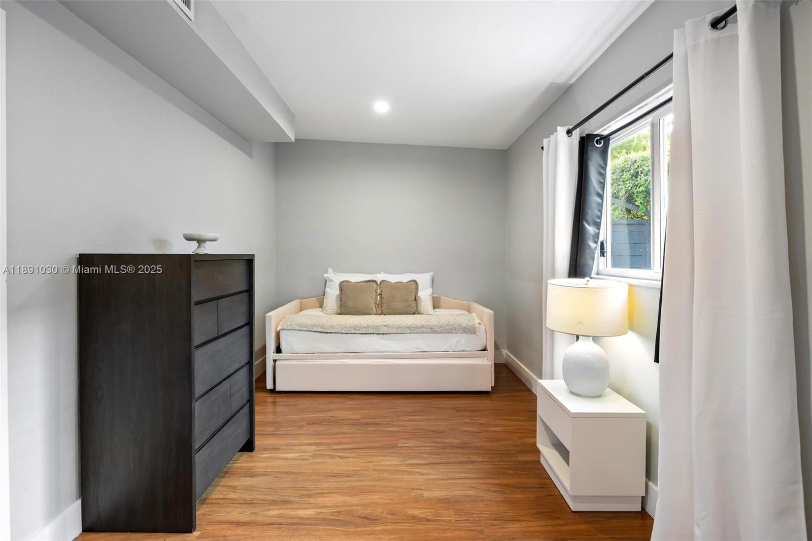 BRICKELLS ESTATES - Residential Lease