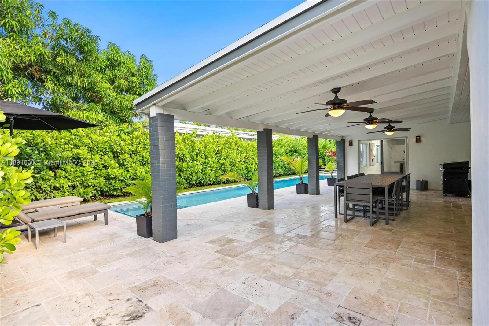 BRICKELLS ESTATES - Residential Lease