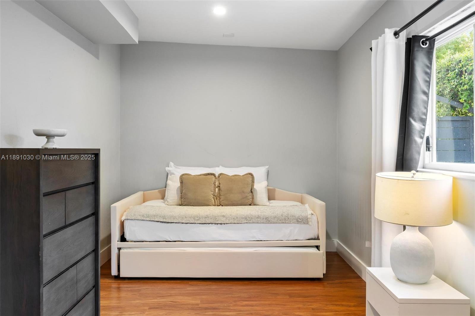 BRICKELLS ESTATES - Residential Lease