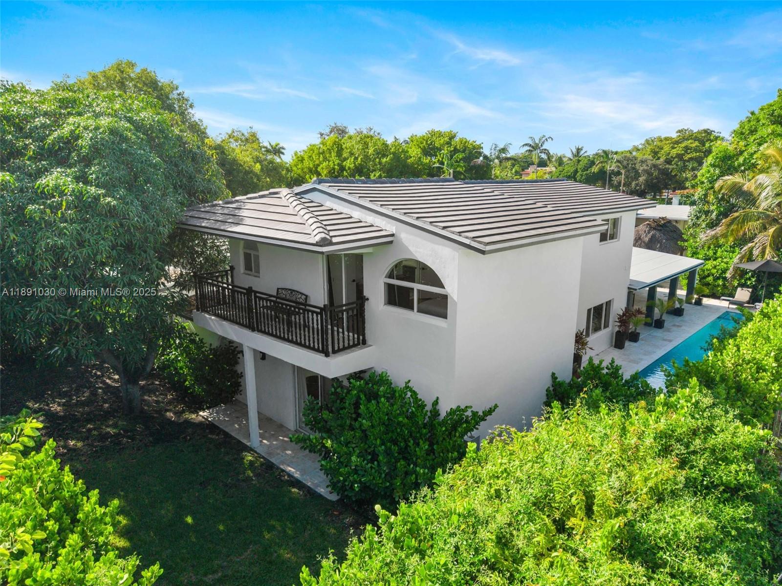 BRICKELLS ESTATES - Residential Lease