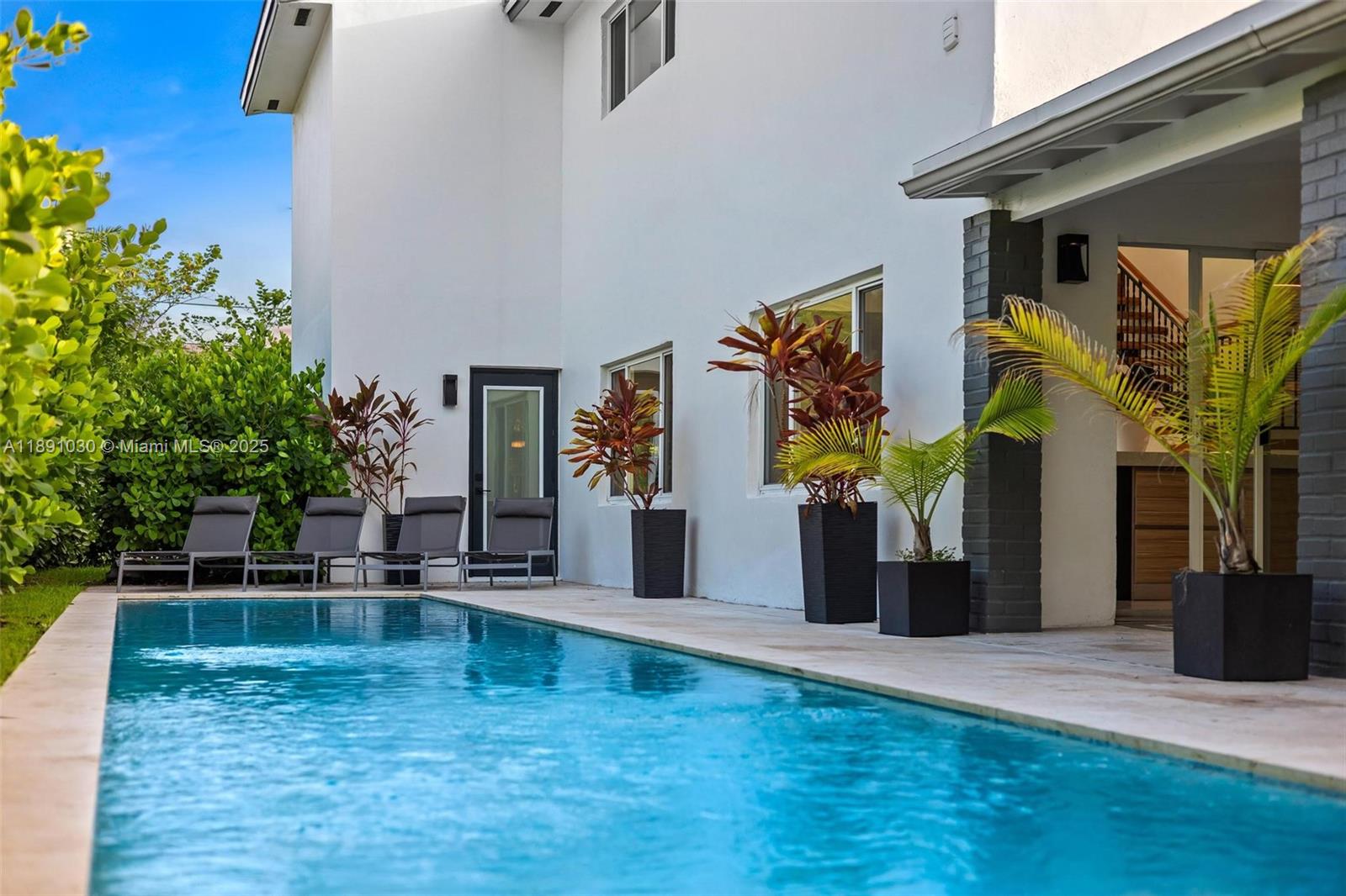 BRICKELLS ESTATES - Residential Lease