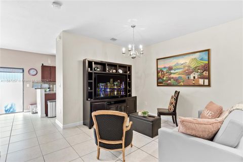 Single Family Residence in Homestead FL 348 37th Ter Ter 4.jpg