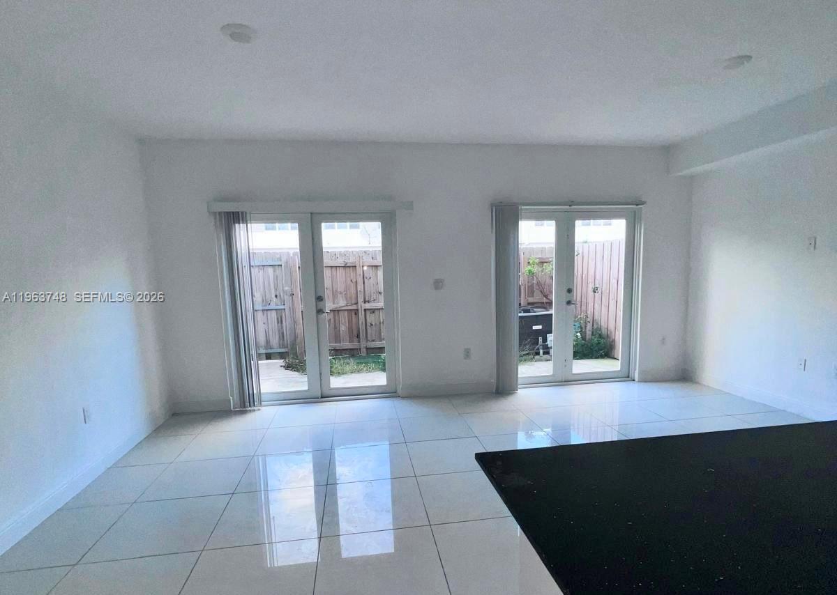PARADISE ONE - Residential Lease