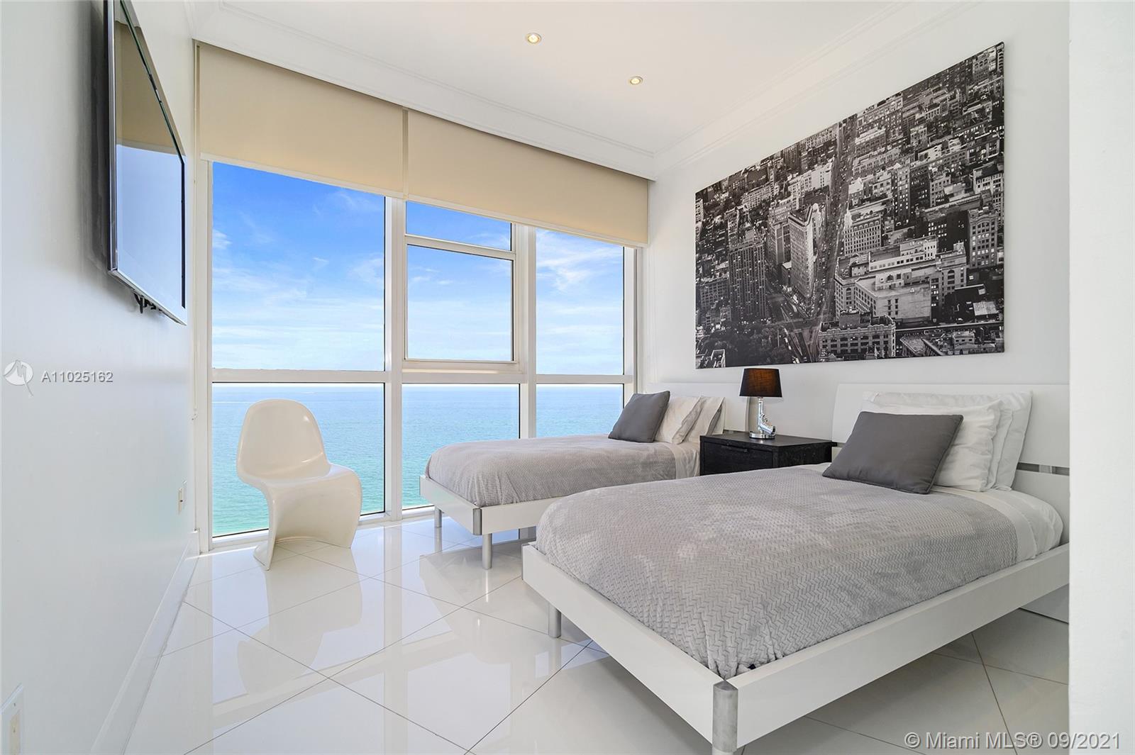 TRUMP ROYALE CONDO - Residential