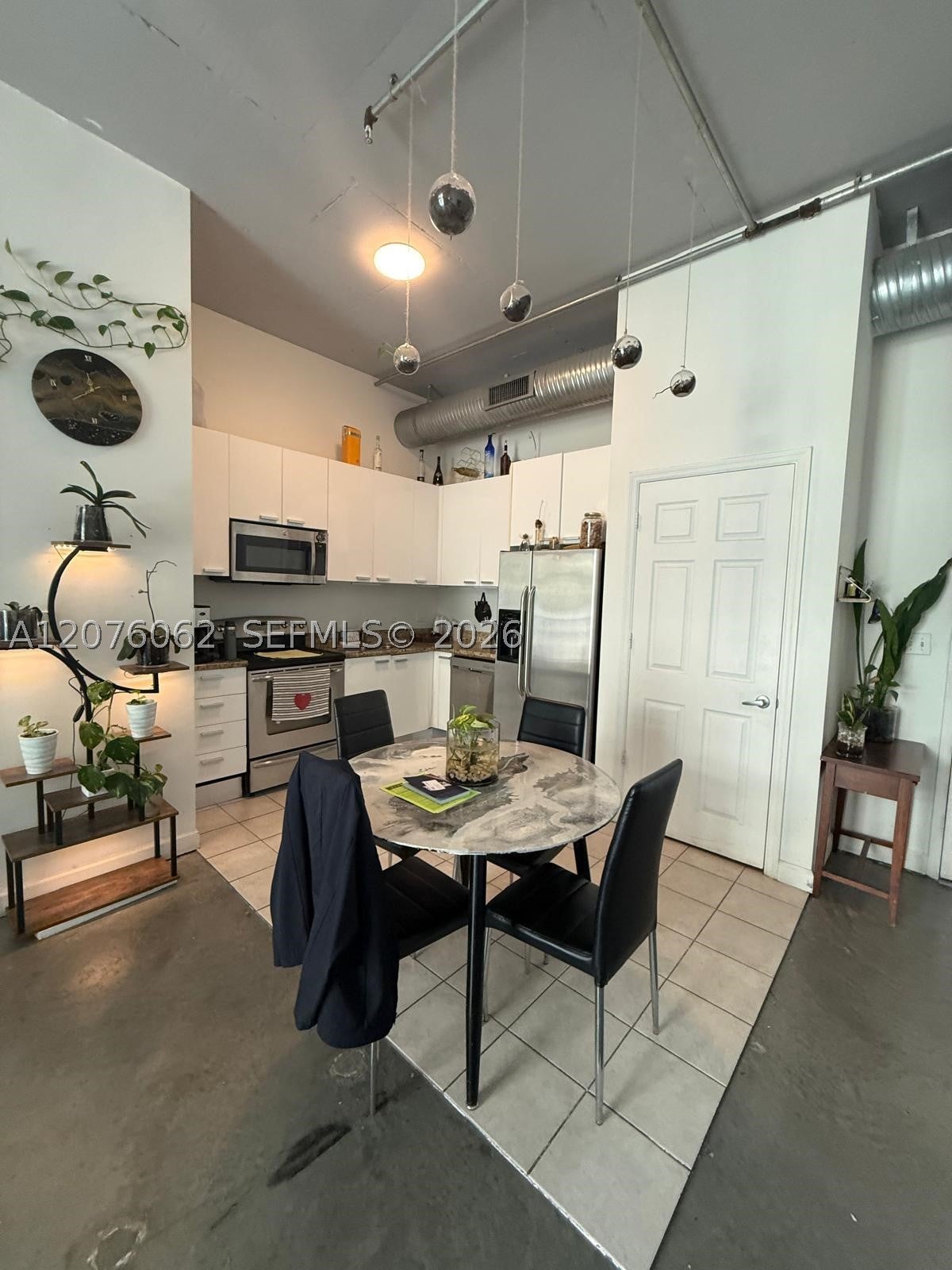 2100 Van Buren St
