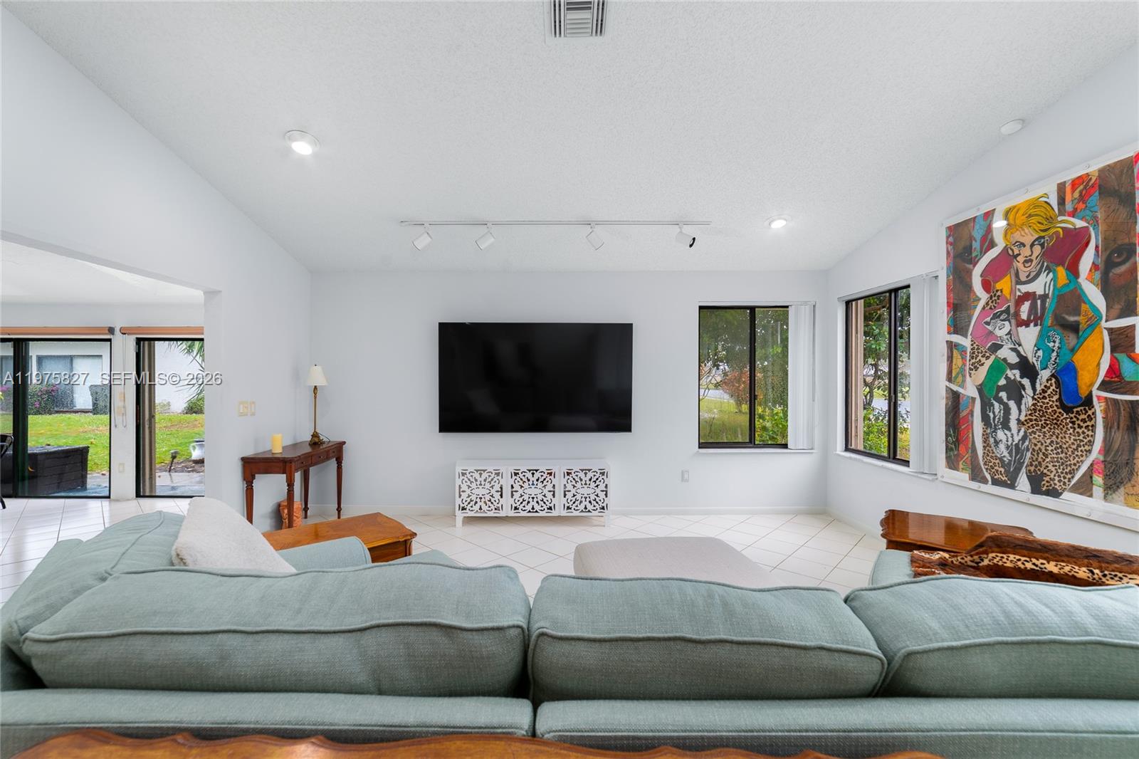 RAINBERRY BAY - Residential