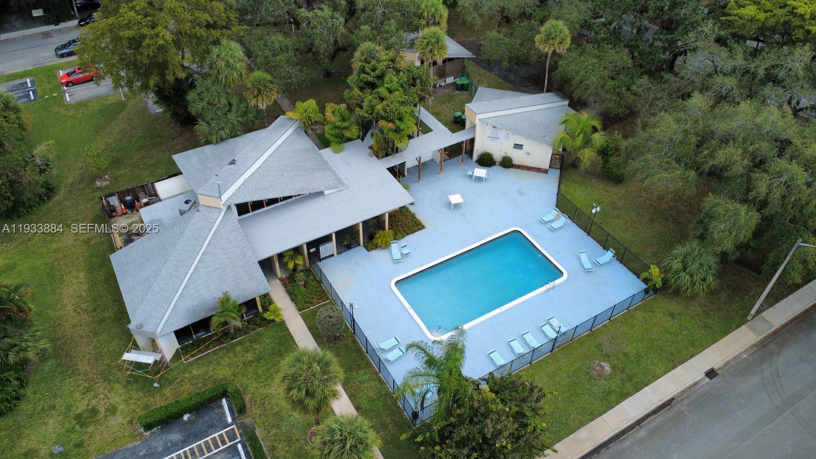 HOLLYWOOD GARDENS CONDOMI - Residential