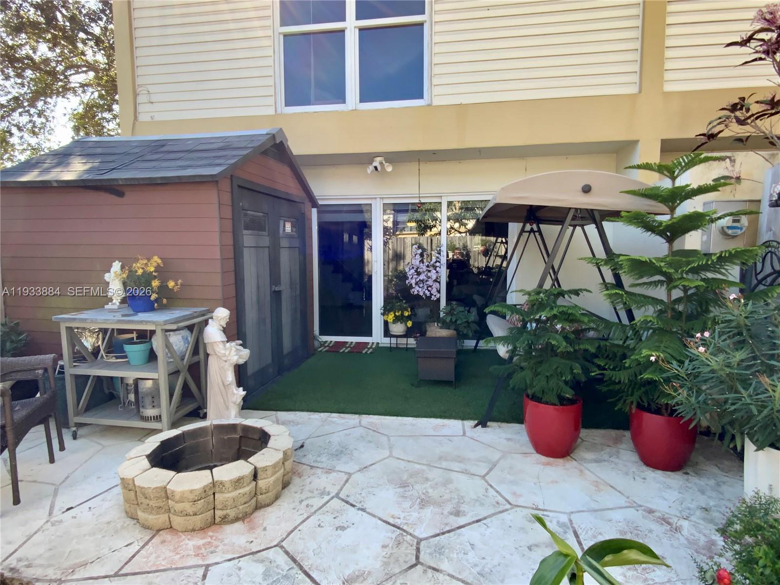 HOLLYWOOD GARDENS CONDOMI - Residential