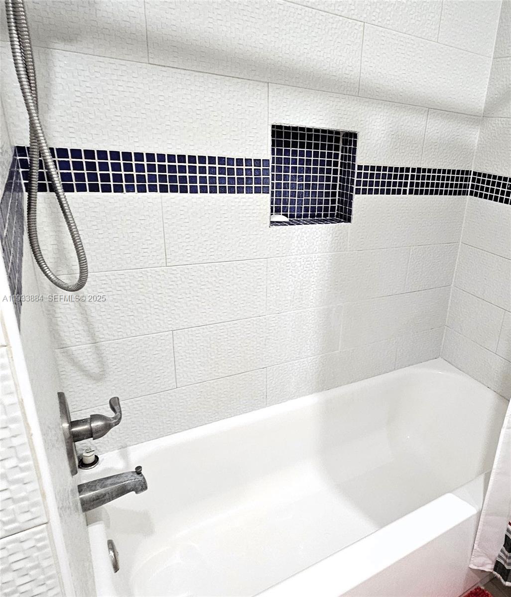 HOLLYWOOD GARDENS CONDOMI - Residential