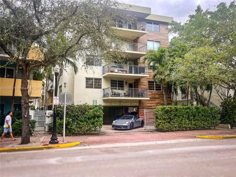 Condominium in Miami Beach FL 220 Washington Ave Ave.jpg