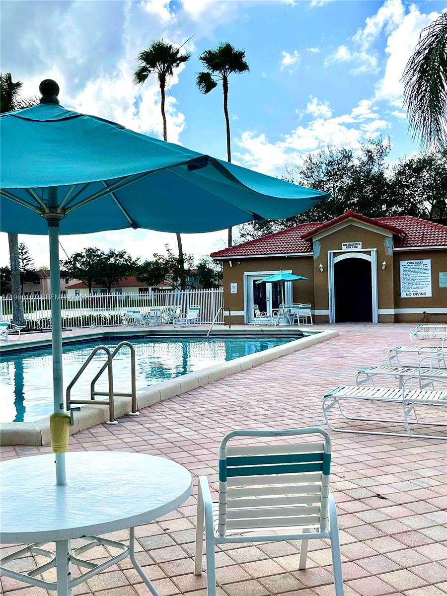 EMERALD COURTS OPAL CREEK - Residential