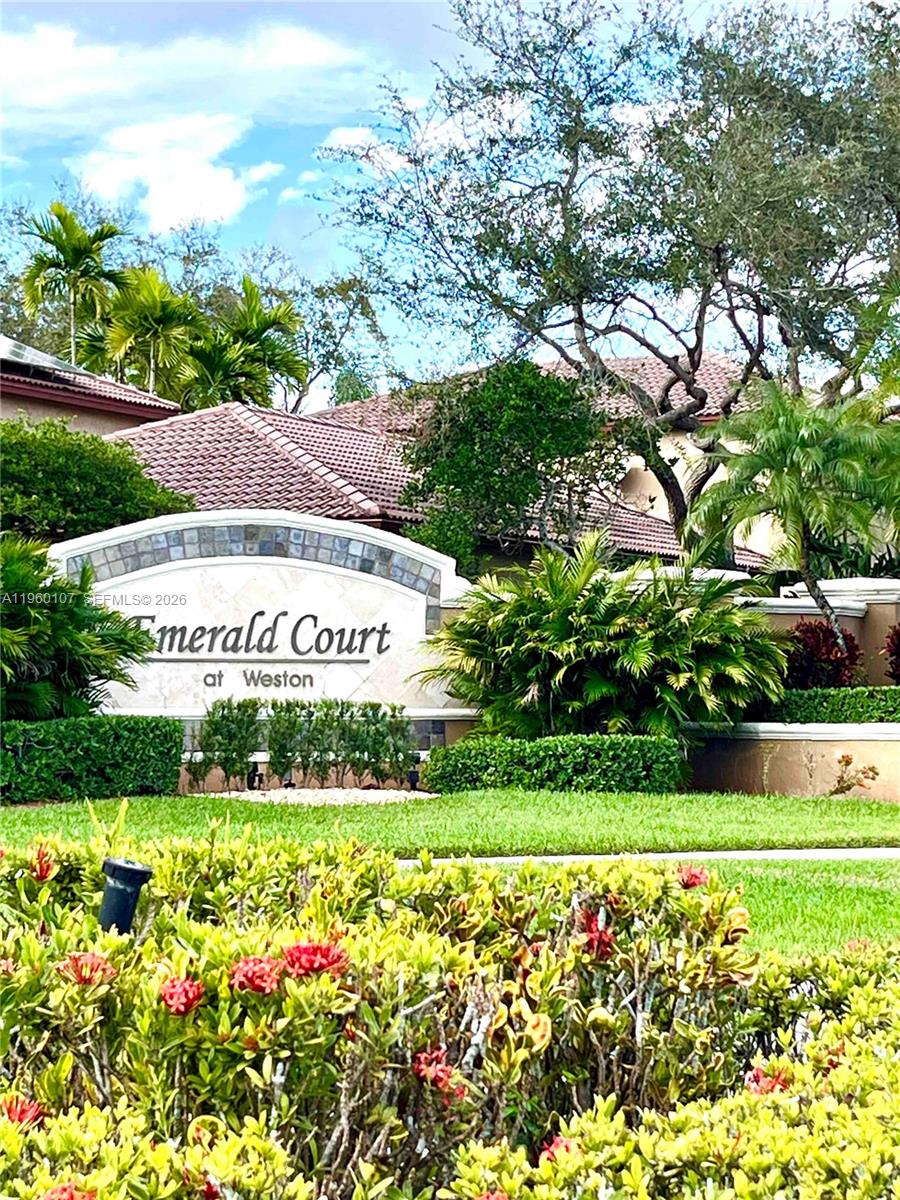 EMERALD COURTS OPAL CREEK - Residential