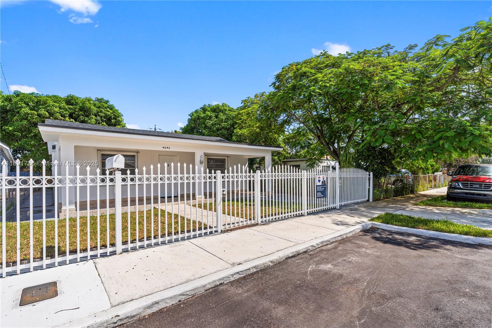 INGLESIDE PARK - Residential
