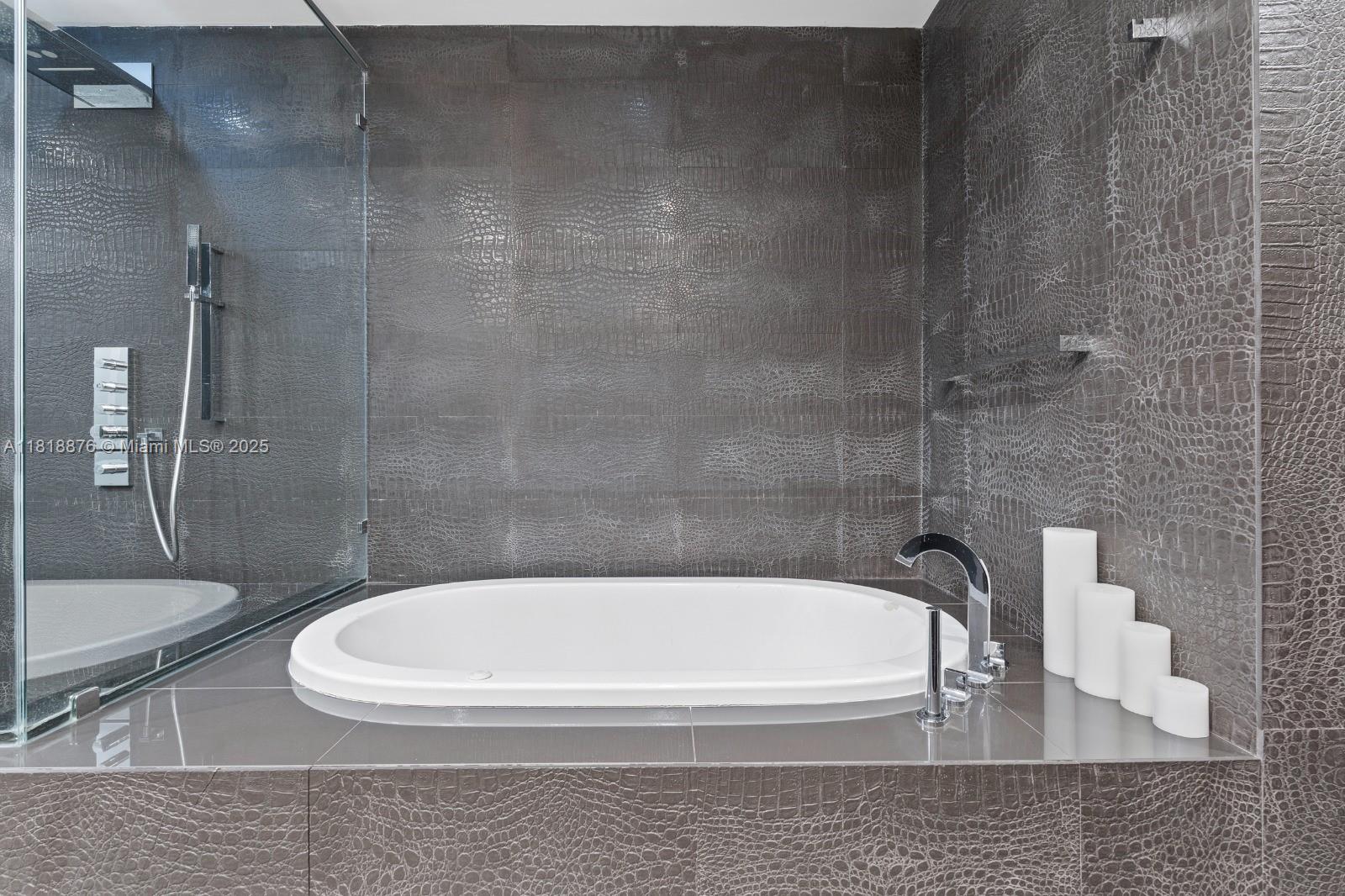 MILLENNIUM TOWER RESIDENCE - Residential