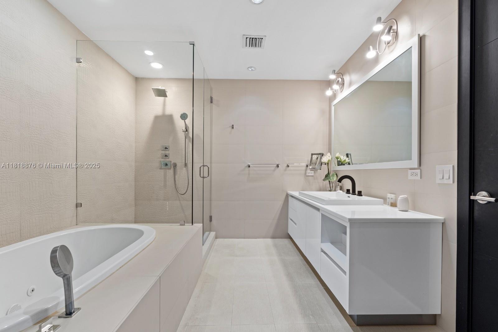 MILLENNIUM TOWER RESIDENCE - Residential