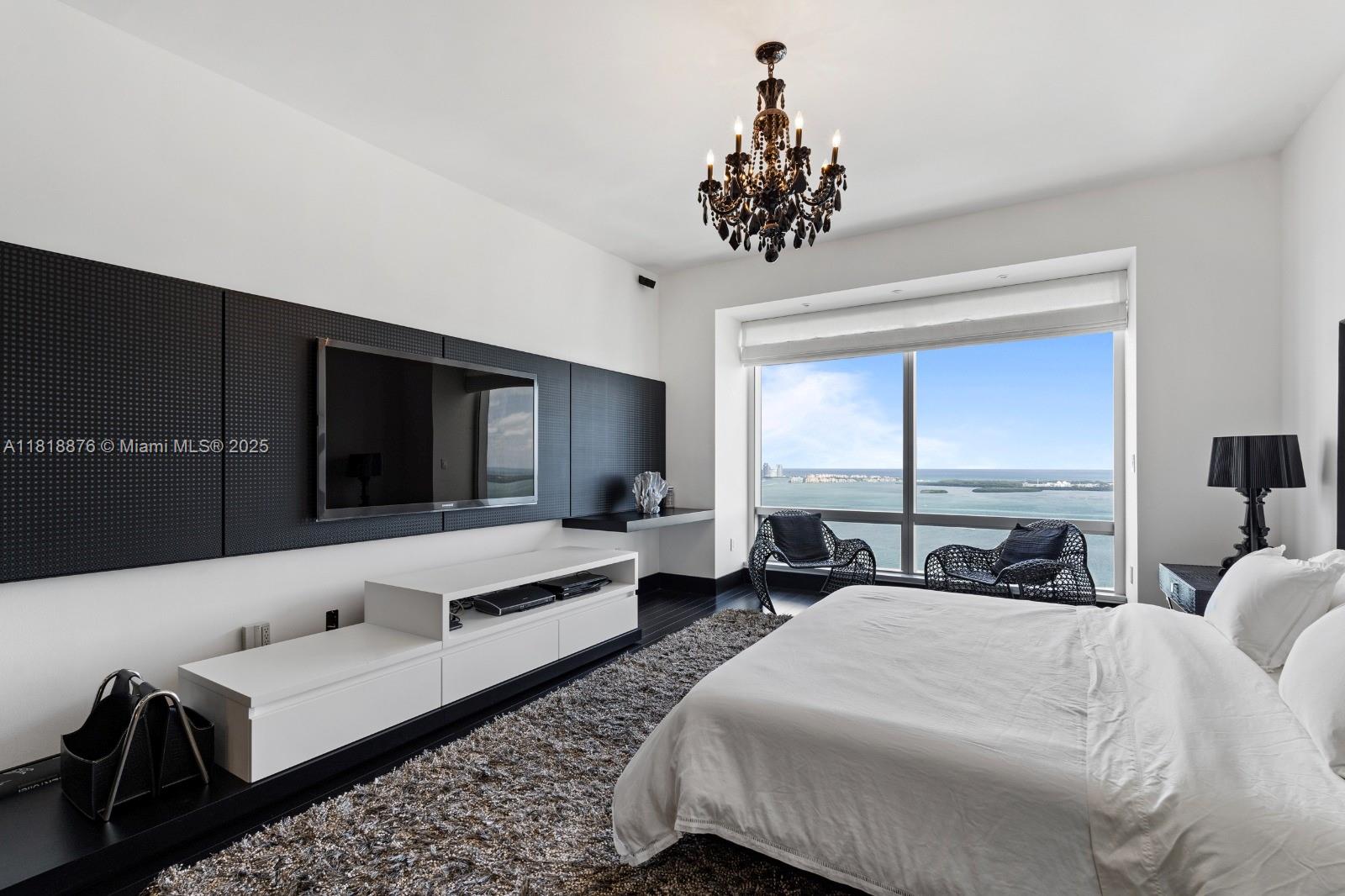 MILLENNIUM TOWER RESIDENCE - Residential