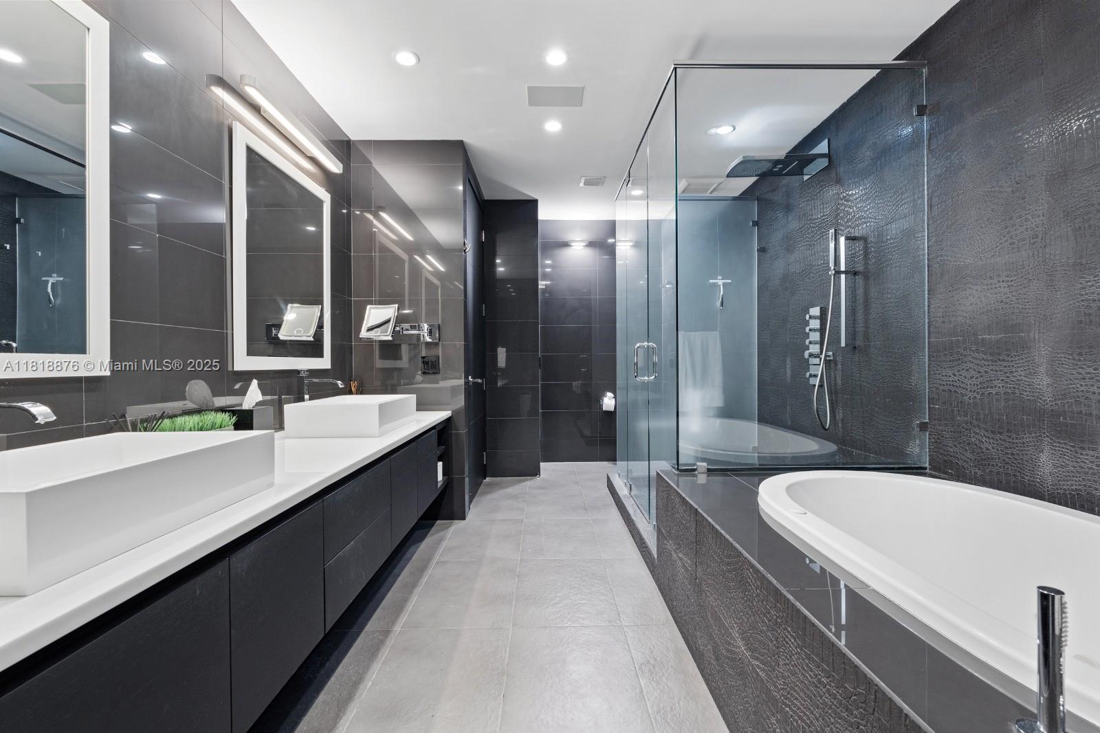 MILLENNIUM TOWER RESIDENCE - Residential