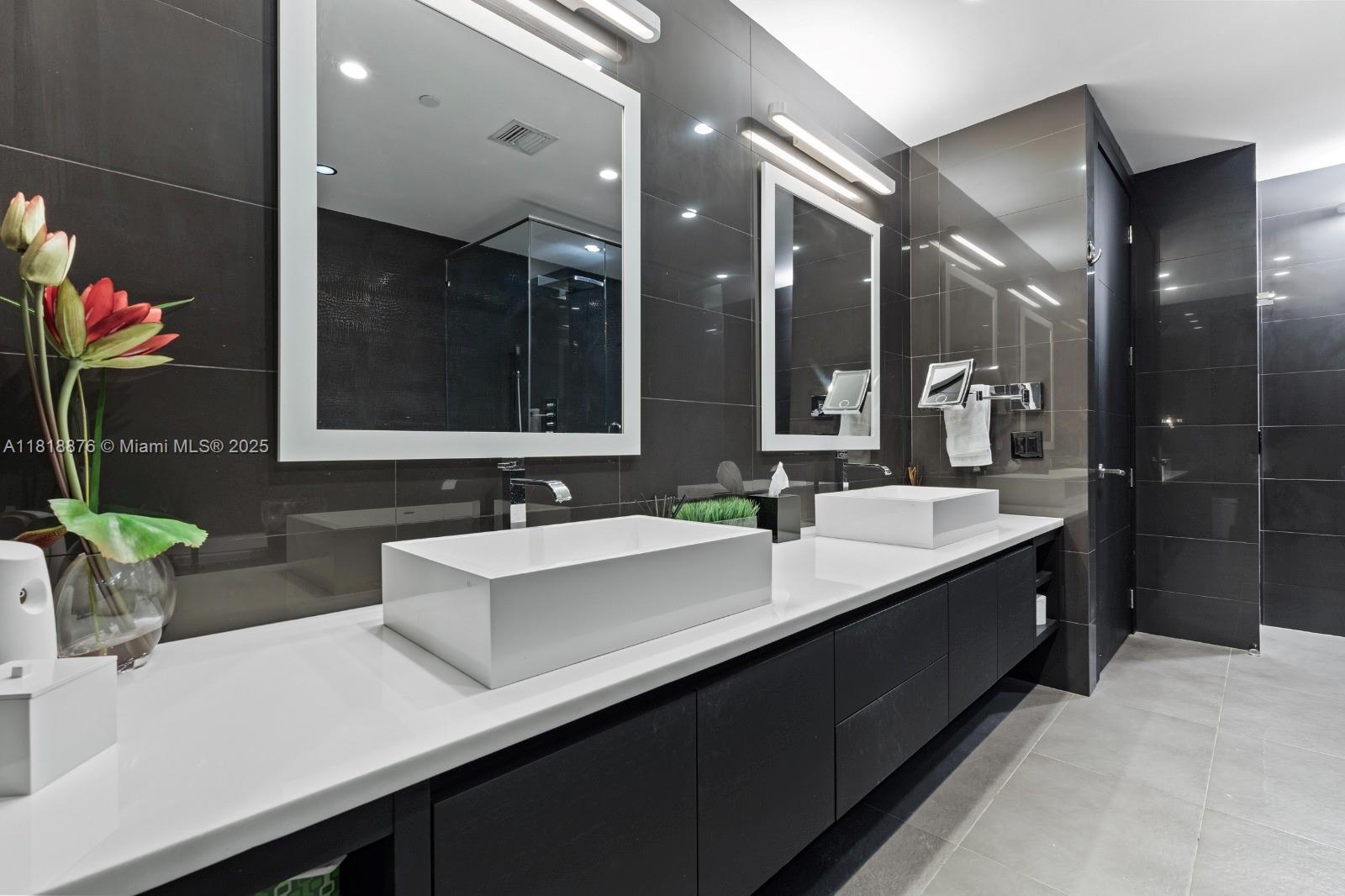 MILLENNIUM TOWER RESIDENCE - Residential
