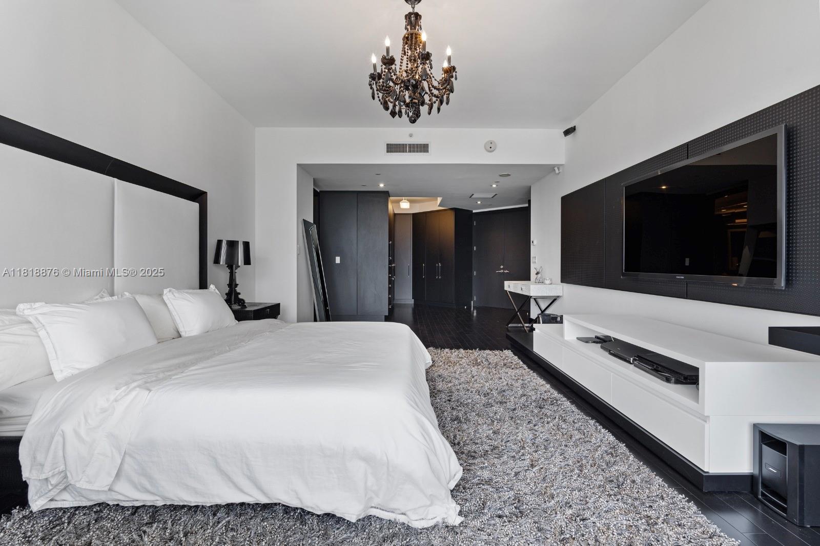 MILLENNIUM TOWER RESIDENCE - Residential