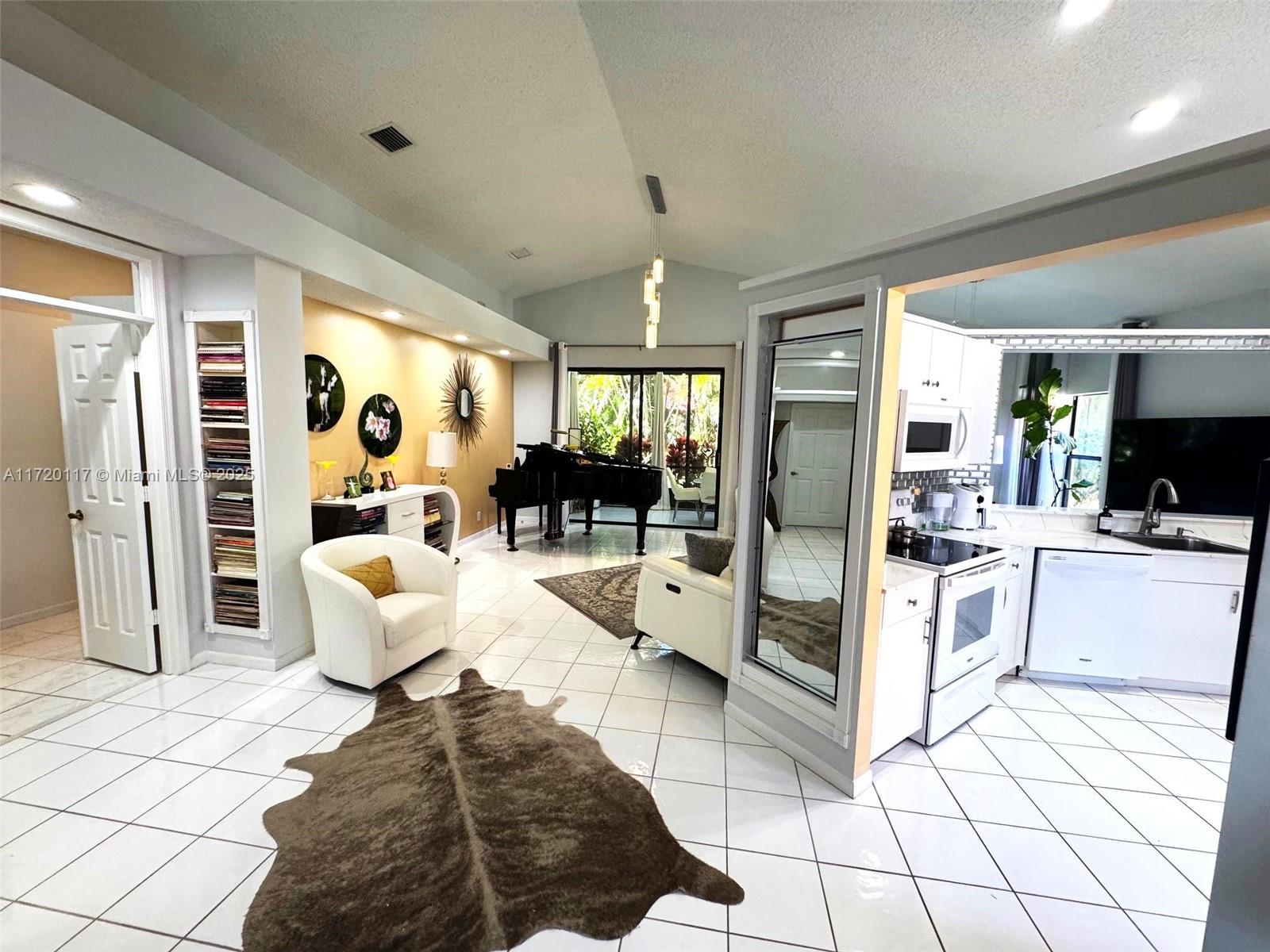 Lexington Club - Residential