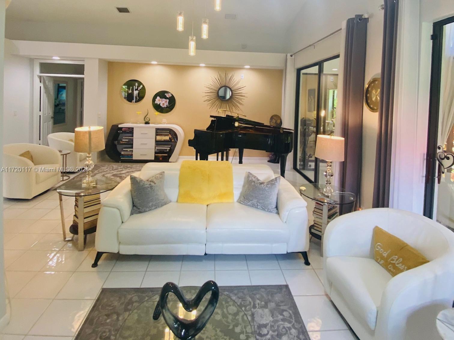 Lexington Club - Residential