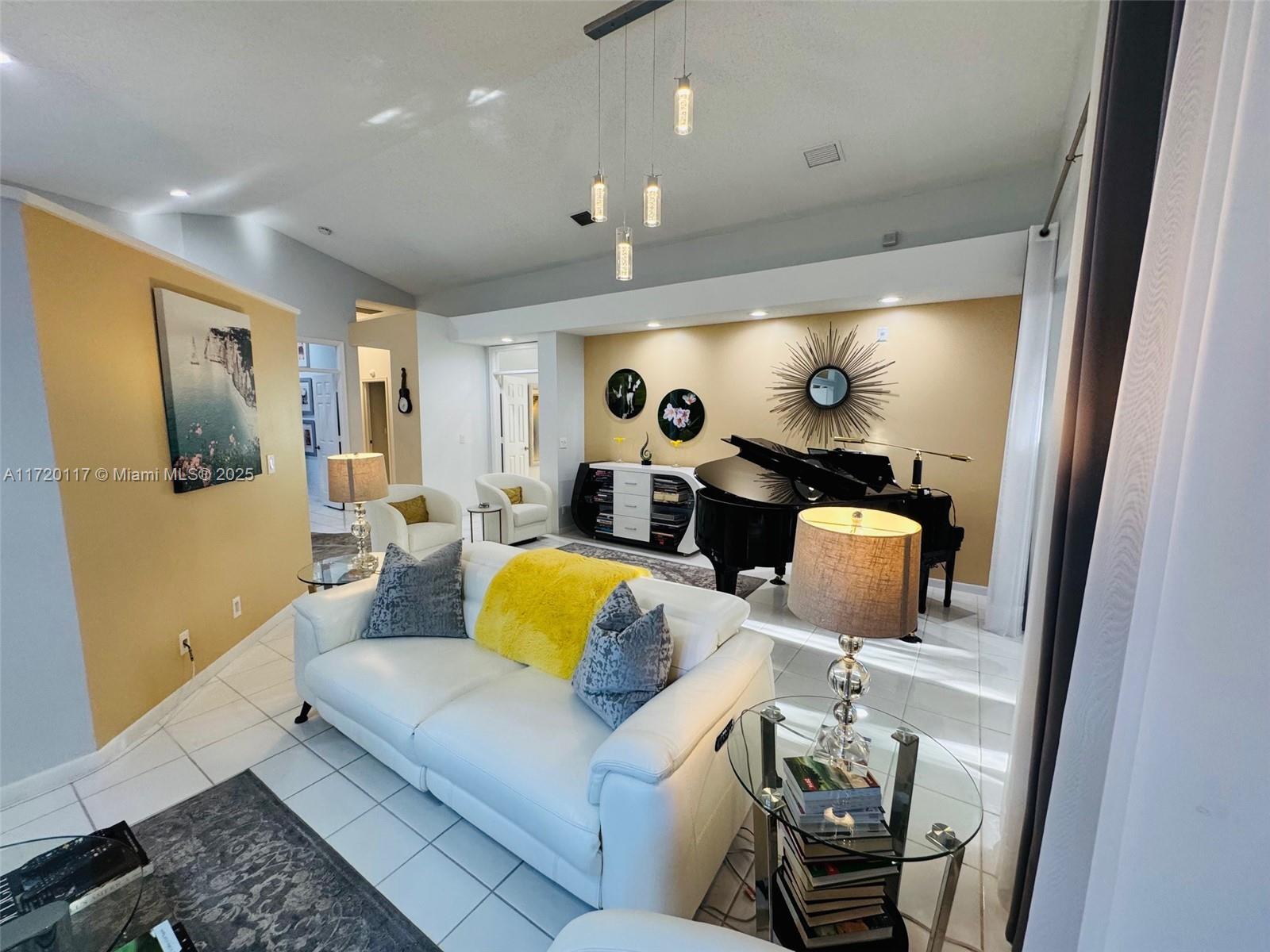 Lexington Club - Residential