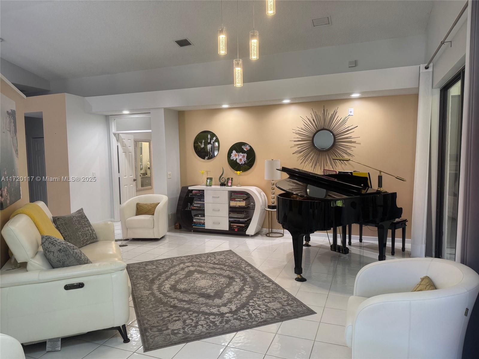 Lexington Club - Residential