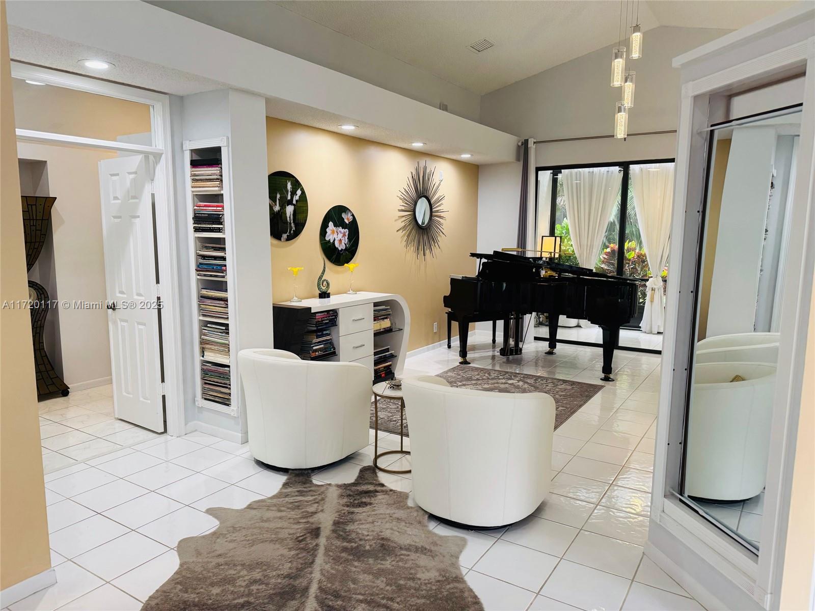 Lexington Club - Residential