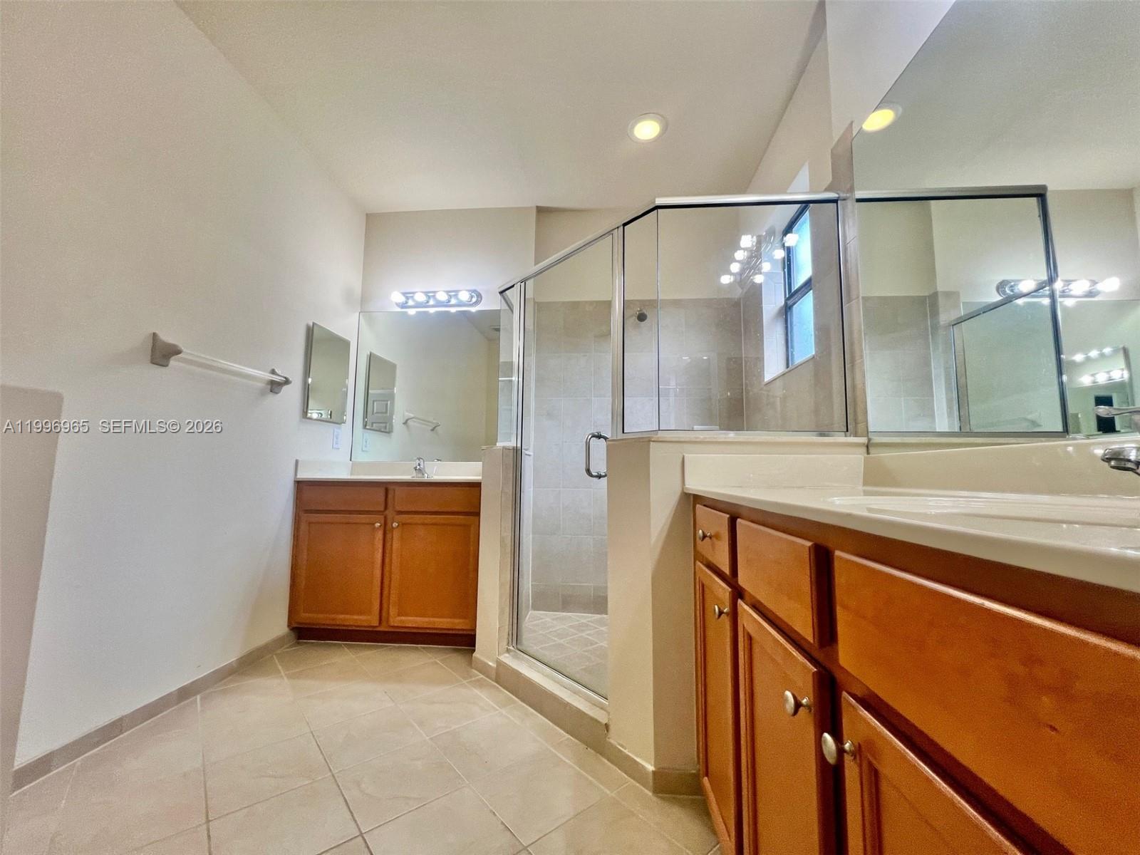 SILVER PALM EAST SEC THREE - Residential Lease