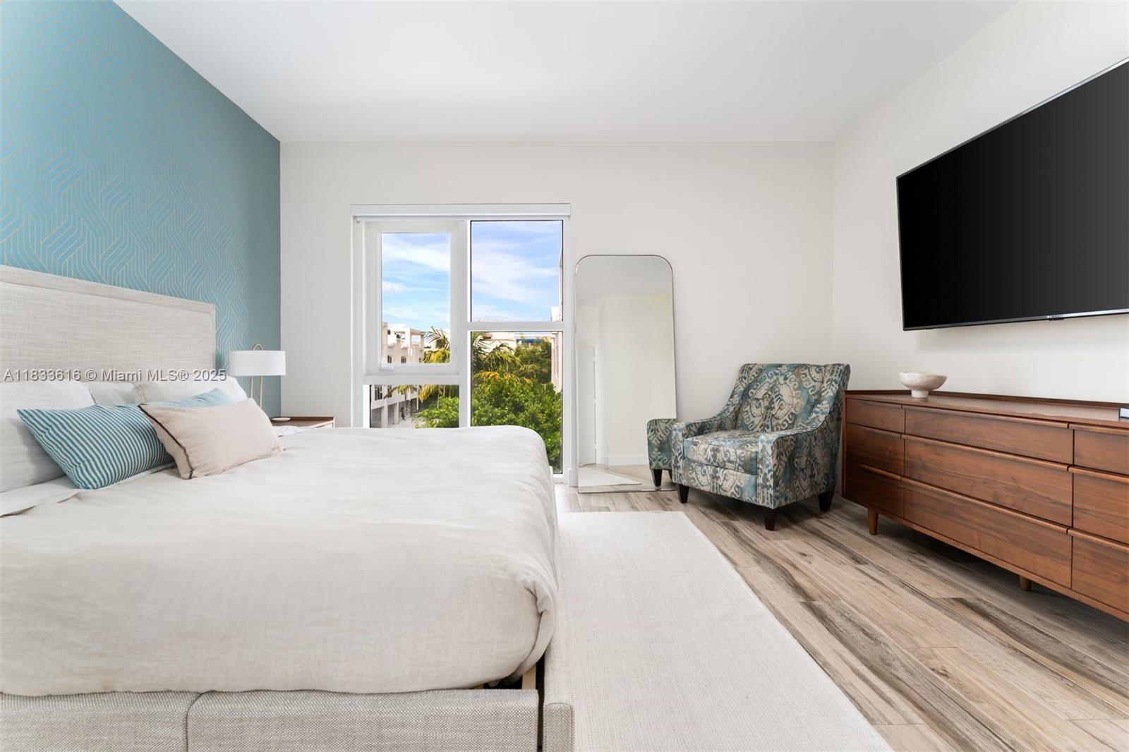 ONE BAY CONDO - Residential