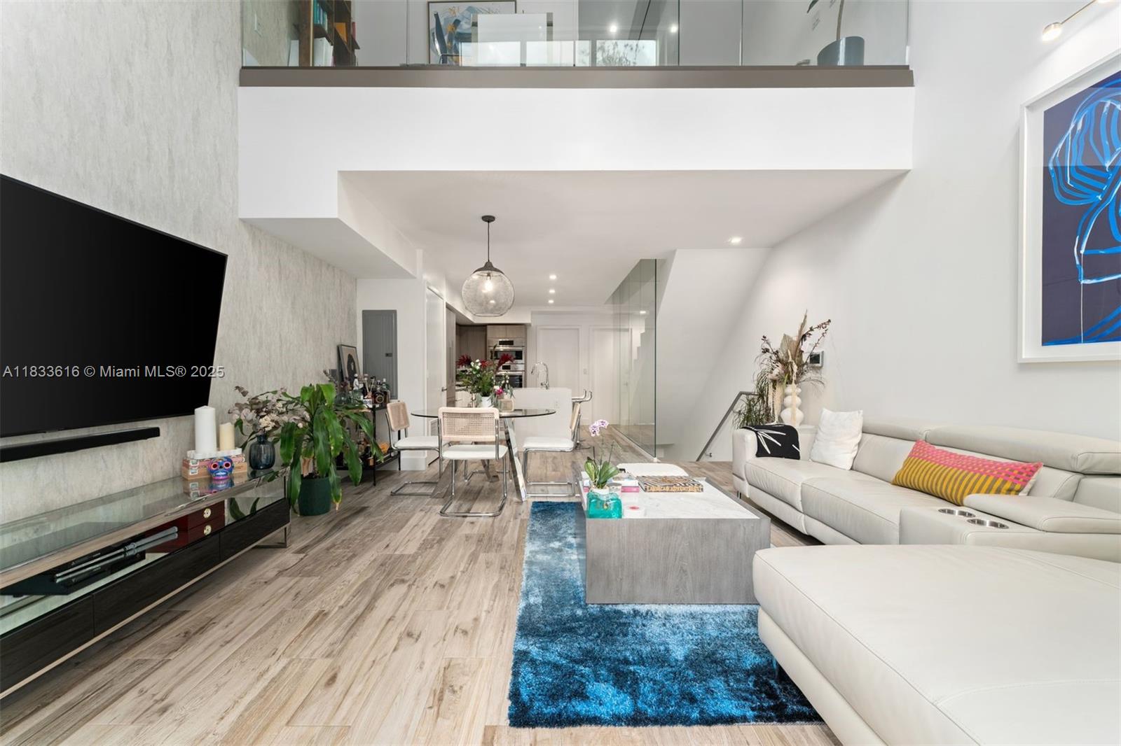 455 NE 39th St 105
