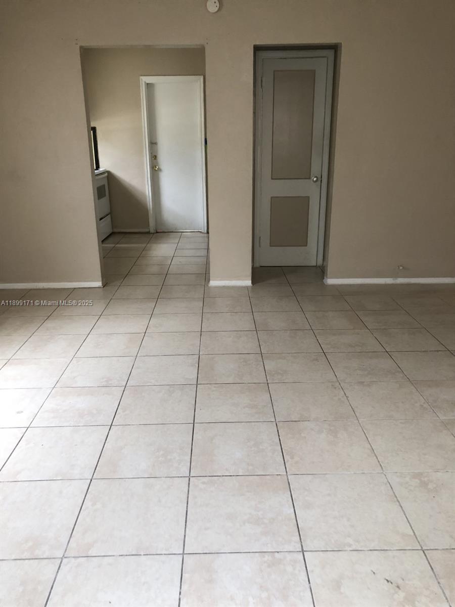 BROWARD MANOR OF HOLLYWOO - Residential Lease