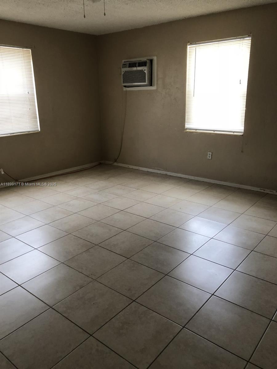 BROWARD MANOR OF HOLLYWOO - Residential Lease