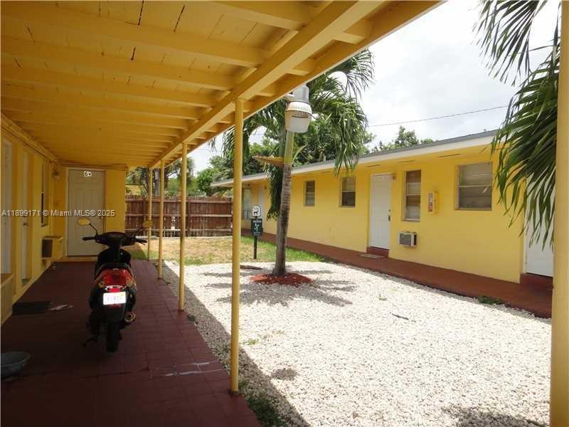 BROWARD MANOR OF HOLLYWOO - Residential Lease