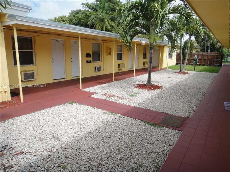 BROWARD MANOR OF HOLLYWOO - Residential Lease