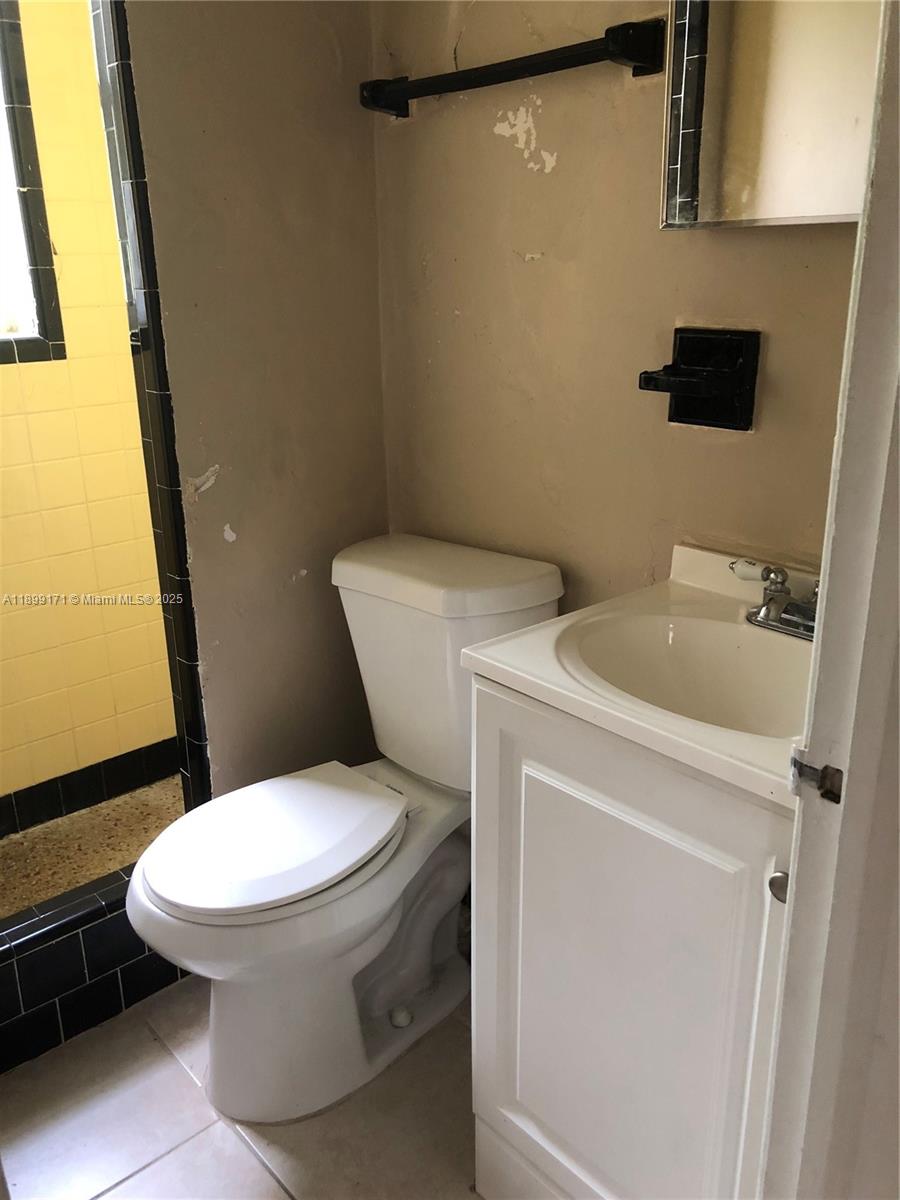 BROWARD MANOR OF HOLLYWOO - Residential Lease