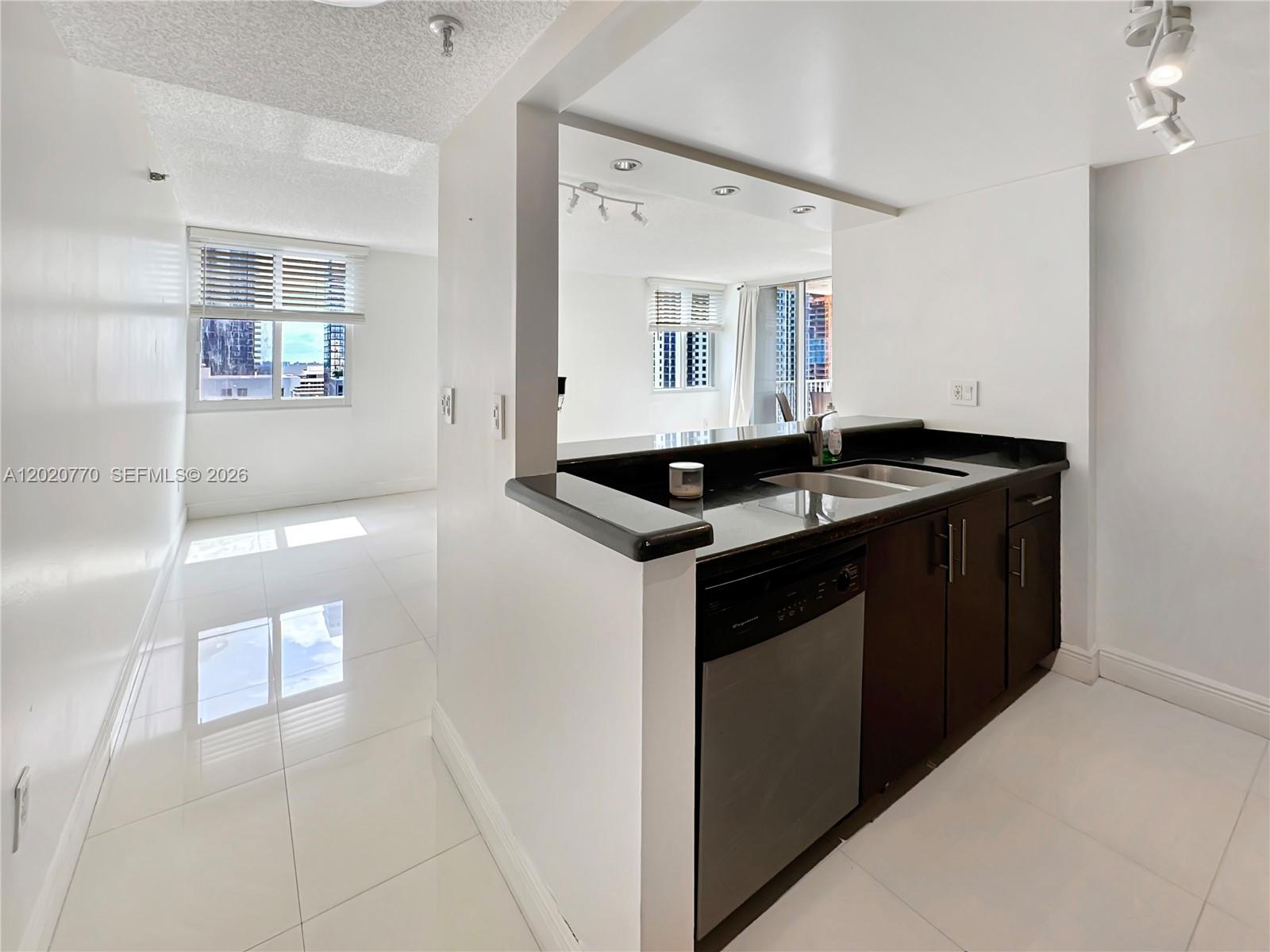 MADISON DOWNTOWN CONDO - Residential