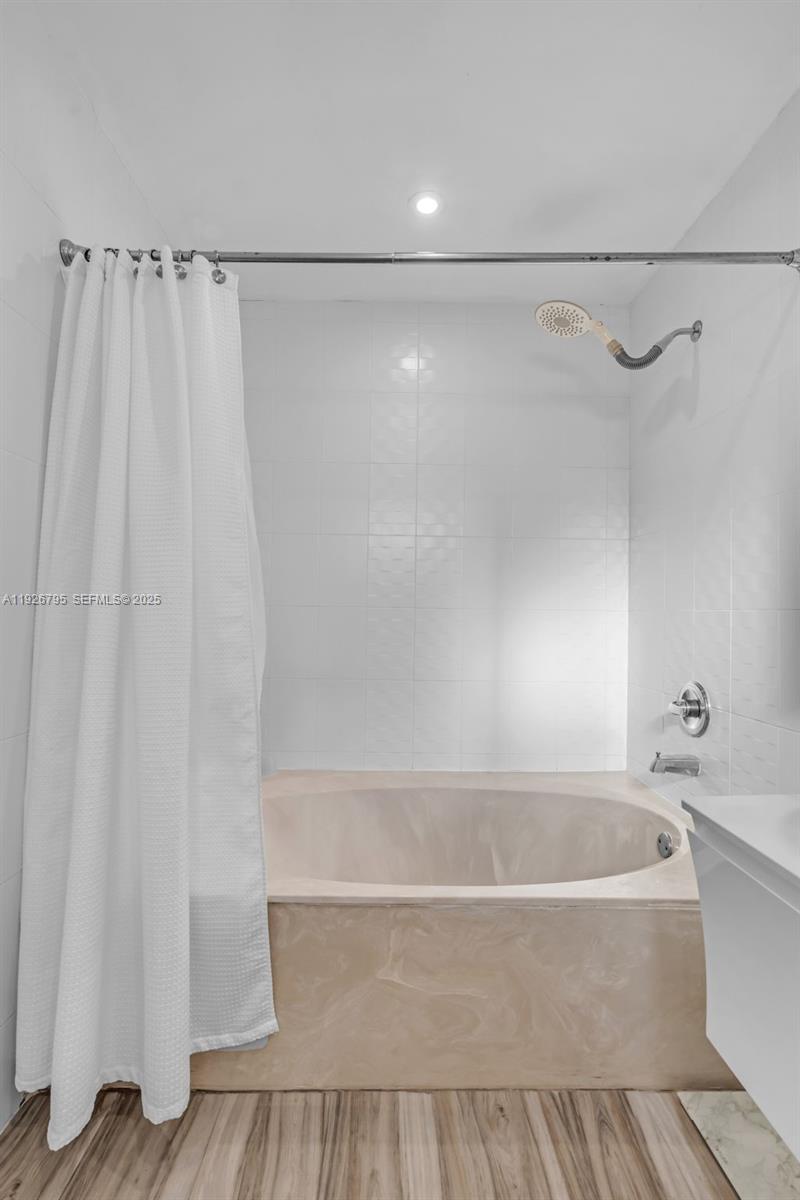 COSTA DEL SOL CONDO N - Residential