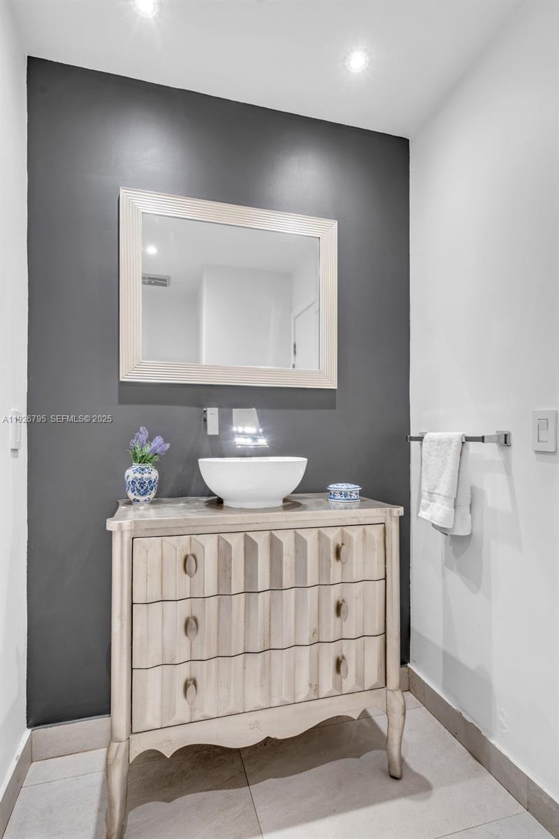 COSTA DEL SOL CONDO N - Residential