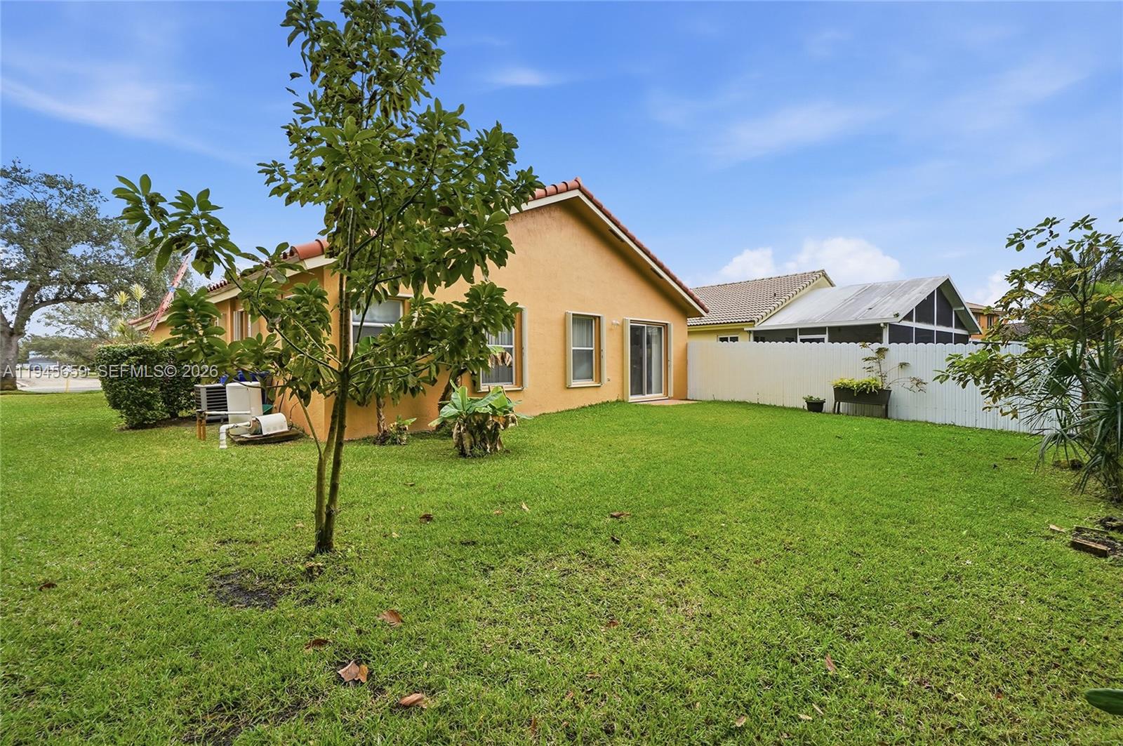 CRYSTAL POINTE - Residential