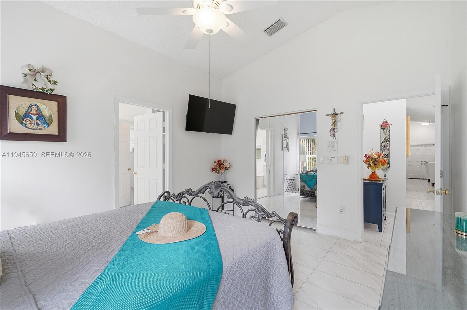 CRYSTAL POINTE - Residential