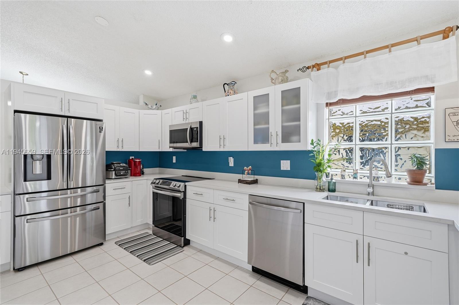 CRYSTAL POINTE - Residential